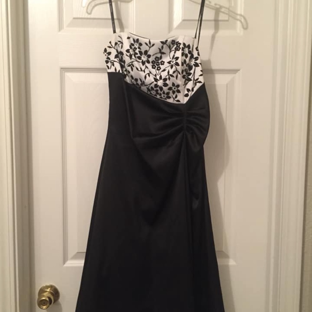 Strapless/Black and White formal/cocktail dress - Picture 3 of 4